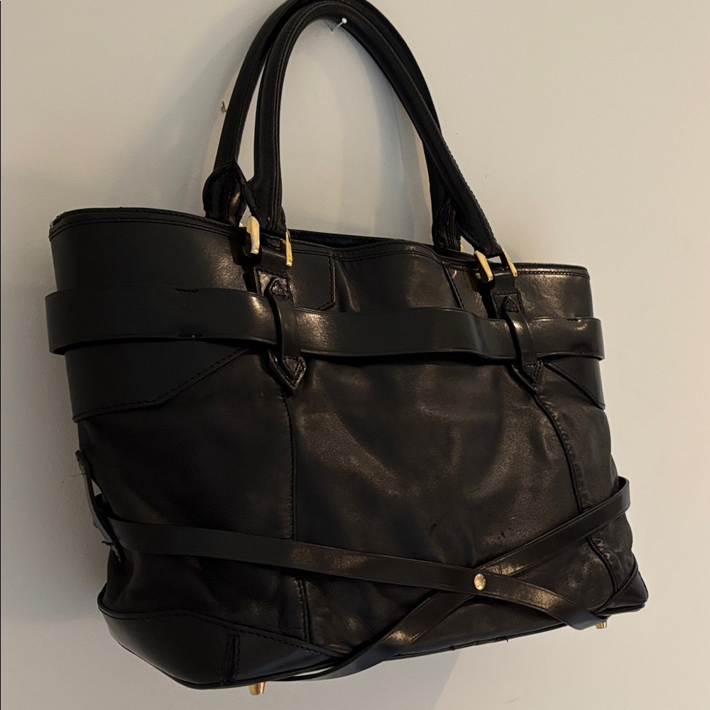 BURBERRY
Black Soft Leather Landscape Bridle Lynher Bag - Picture 6 of 14